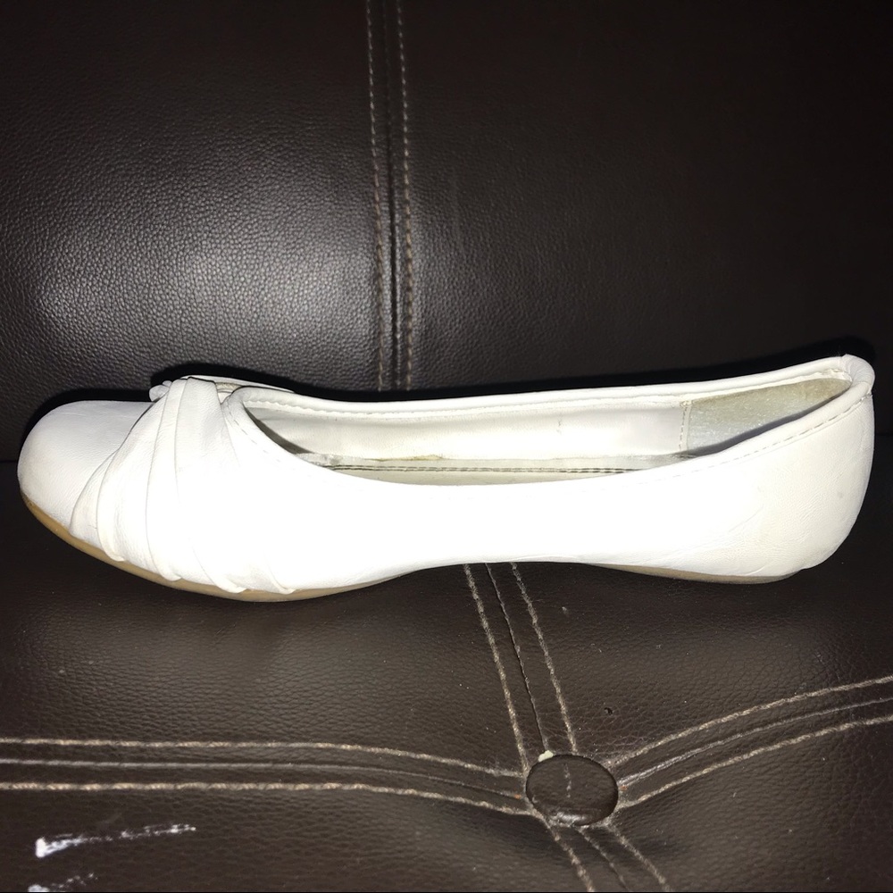 WHITE FLATS - Picture 2 of 7